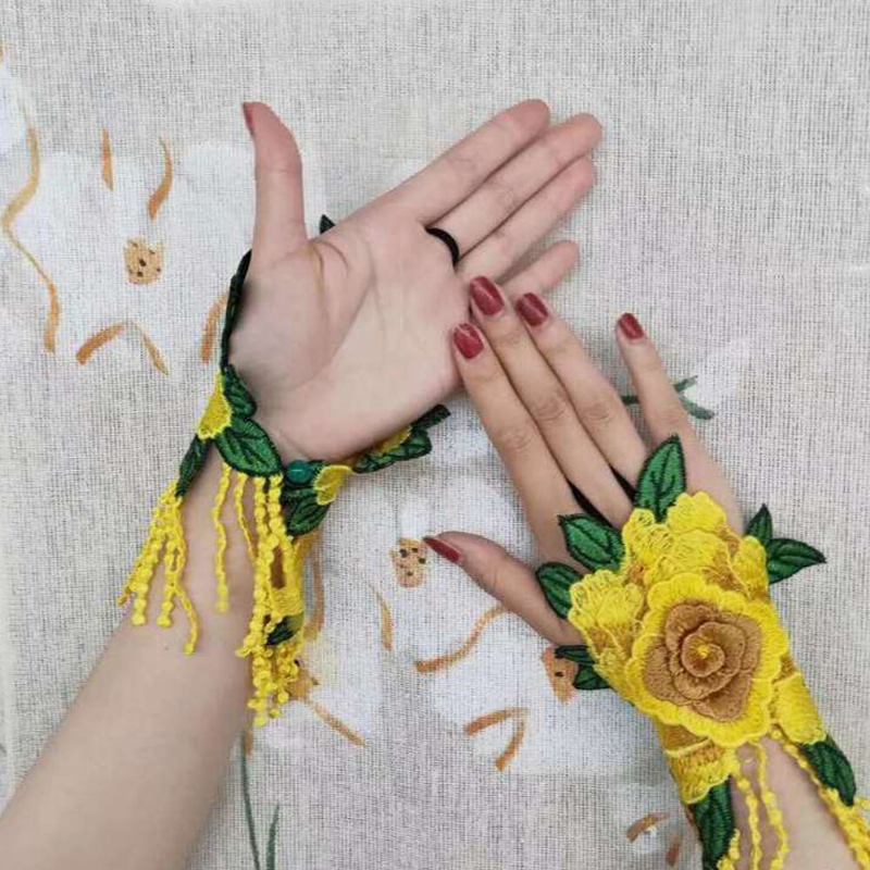 Kvinder Etnisk Broderi Hallow Armbånd Mode Blomster Halv Cover Finger Kvast Handsker