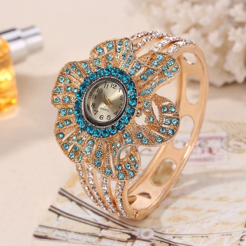 Fashion Crystal Flower Shape Urskive Hul Metal Strap Kvinder Quartz Watch