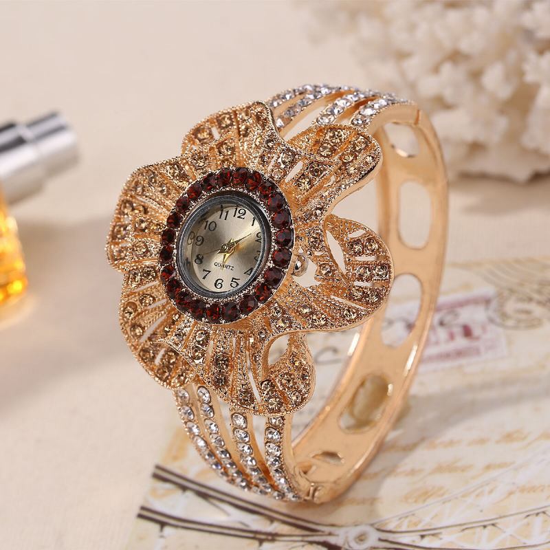 Fashion Crystal Flower Shape Urskive Hul Metal Strap Kvinder Quartz Watch