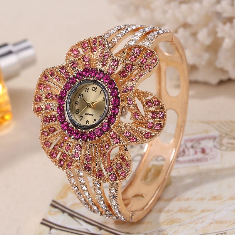 Fashion Crystal Flower Shape Urskive Hul Metal Strap Kvinder Quartz Watch