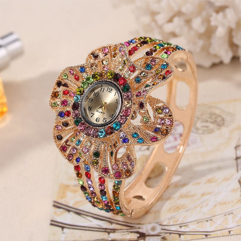 Fashion Crystal Flower Shape Urskive Hul Metal Strap Kvinder Quartz Watch