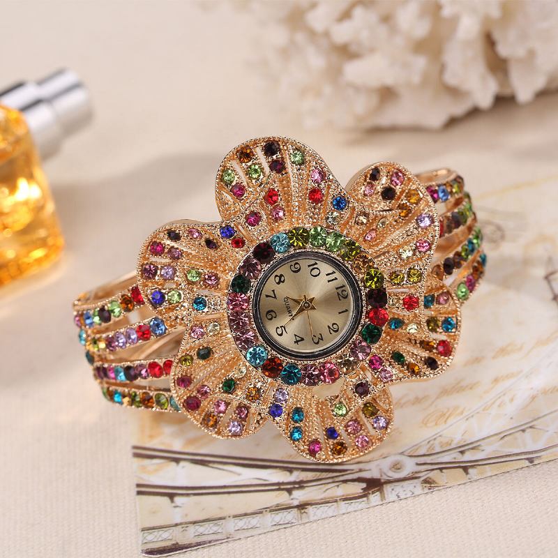 Fashion Crystal Flower Shape Urskive Hul Metal Strap Kvinder Quartz Watch