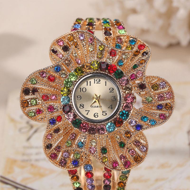 Fashion Crystal Flower Shape Urskive Hul Metal Strap Kvinder Quartz Watch