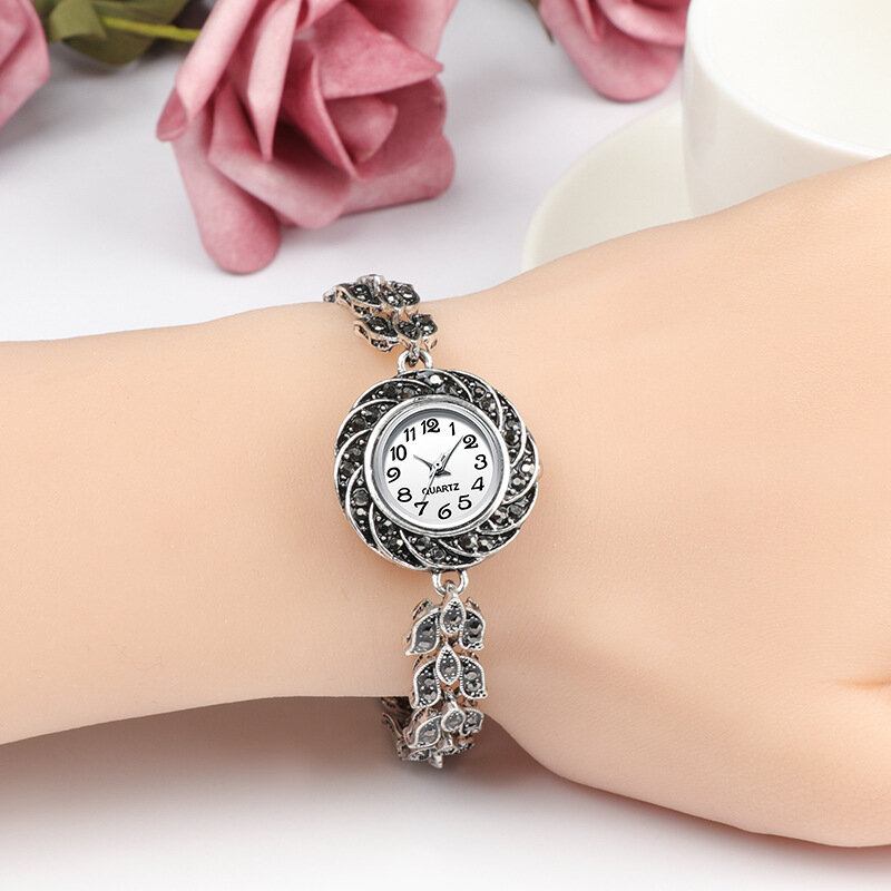 Grey Crystal Dame Armbåndsur Moderigtigt Retro Style Quartz Watch