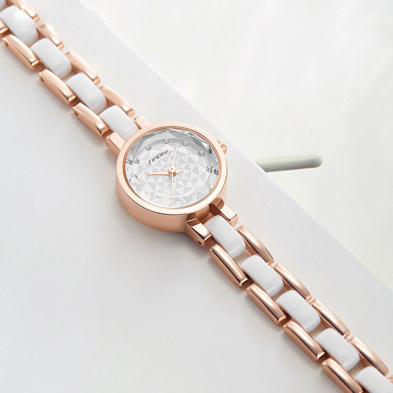 Kvinder Simple Tre-pin Crystal Diamonds Dial Fashion Keramisk Stålrem Quartz Watch