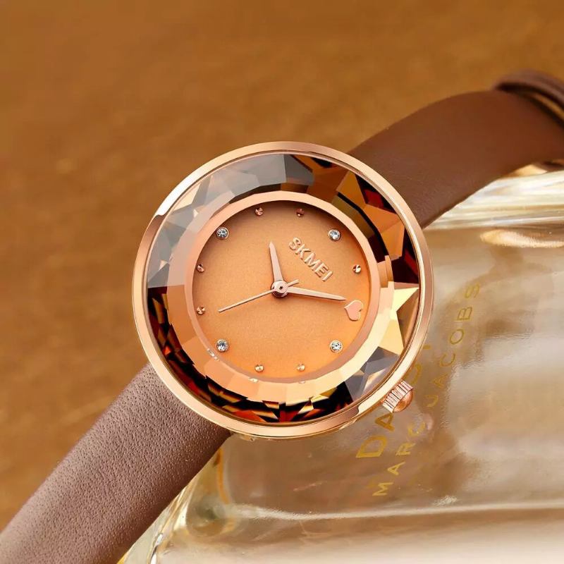 Mode Dameur Tredimensionelt Skærende Spejl Enkelt Lille Urskive Lady Quartz Watch