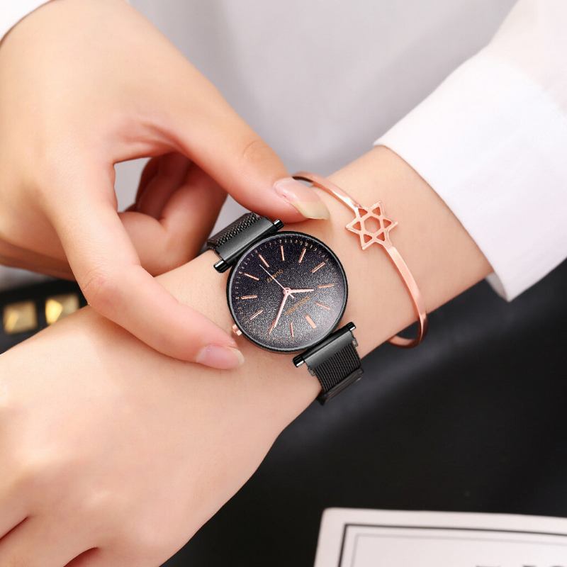 Mode Elegant Gradient Farve Romersk Nummerskive Magnetisk Spænde Damearmbåndsure Quartz Watch